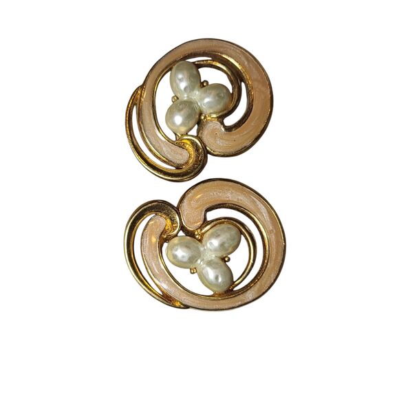 Vintage 80's 90's AVON Gold Tone Peach Enamel Faux Pearls Pierced Earrings - Picture 4 of 7